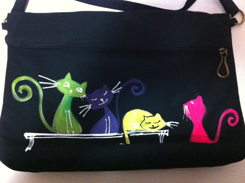 to donate Duplicate Embassy Geanta cu pisici multicolore pictata manual